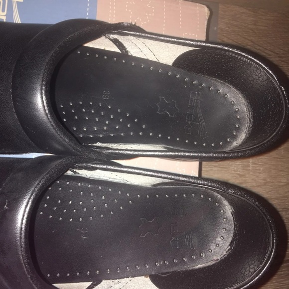 Preowned Dansko Black Leather Mule Clogs - Picture 3 of 9
